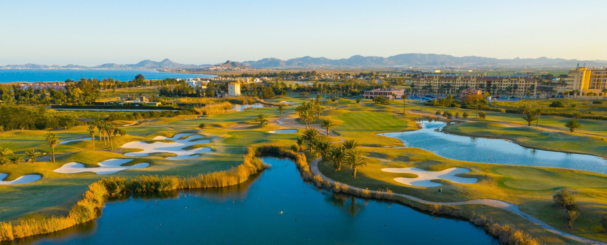 La Serena Golf med vannhindre og fairways