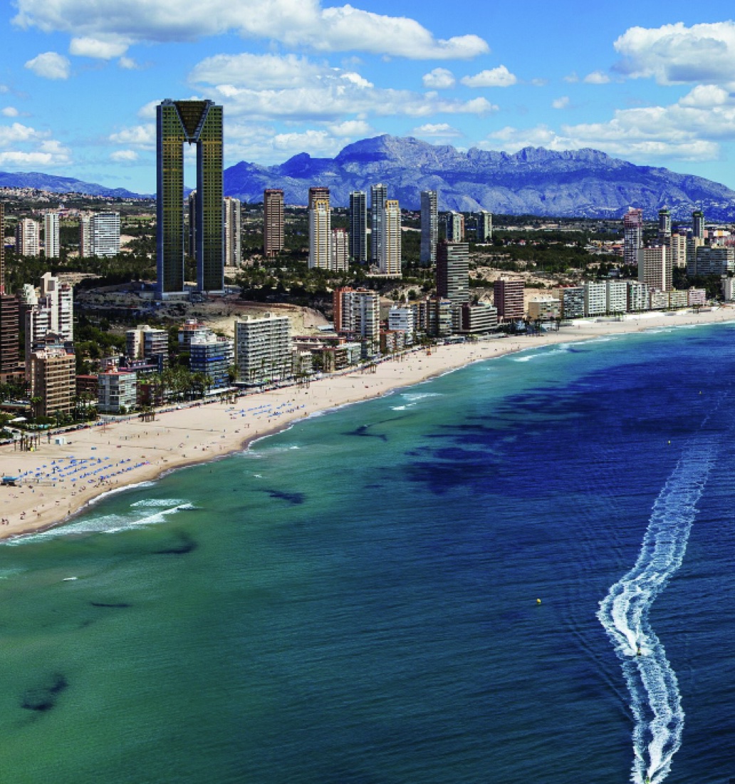 Benidorms skyline og lange sandstrand